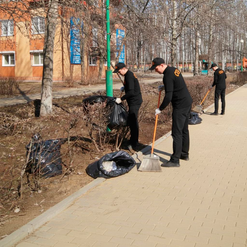 Уборка листьев в Орске